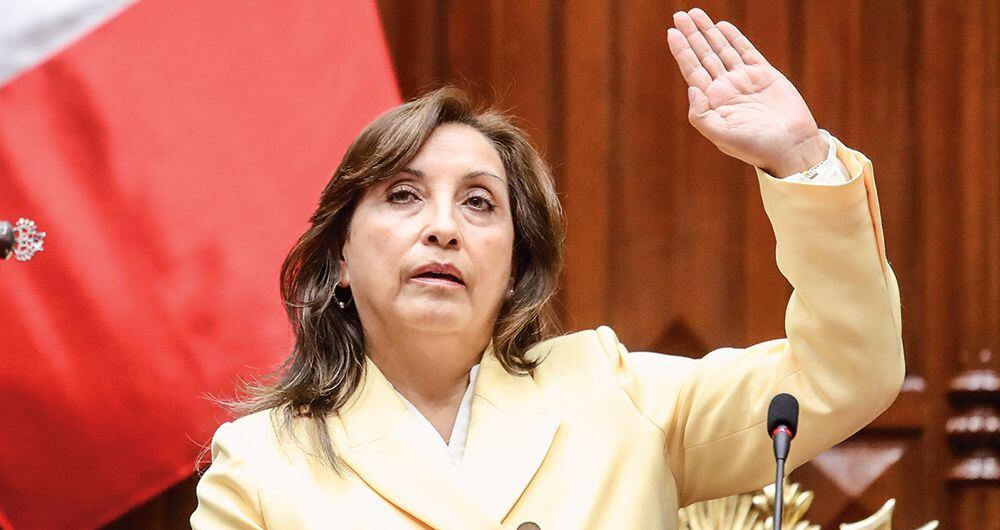 Dina BoluartePresidenta de Perú