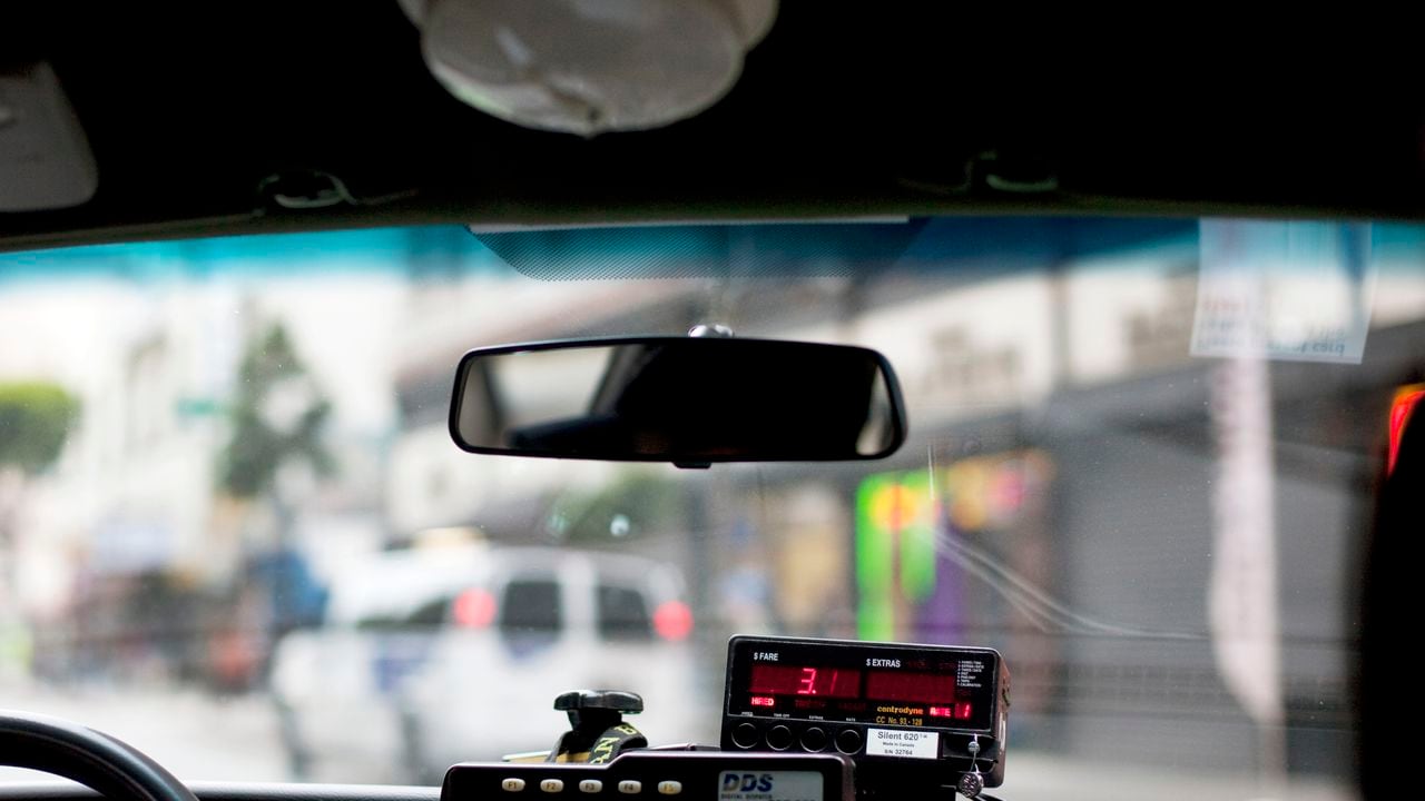 La empresa de taxis manifestó que el conductor no contaba con la planilla legalizada.
