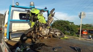 Las motocicletas de los uniformados quedaron destruidas.