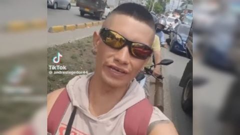 “Estoy ofendido”: el video viral de un ciclista que se enfrenta a motociclistas y los pone en su sitio por invadir ciclorruta en Cali.
