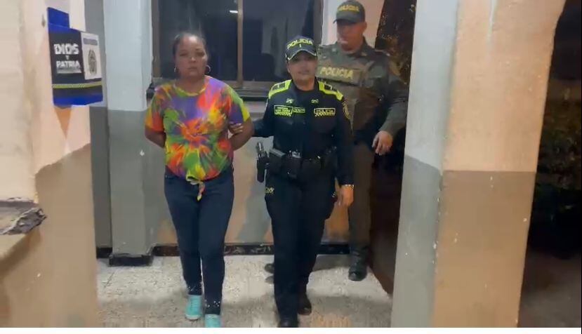 La mujer de 43 años fue capturada por la Policía.