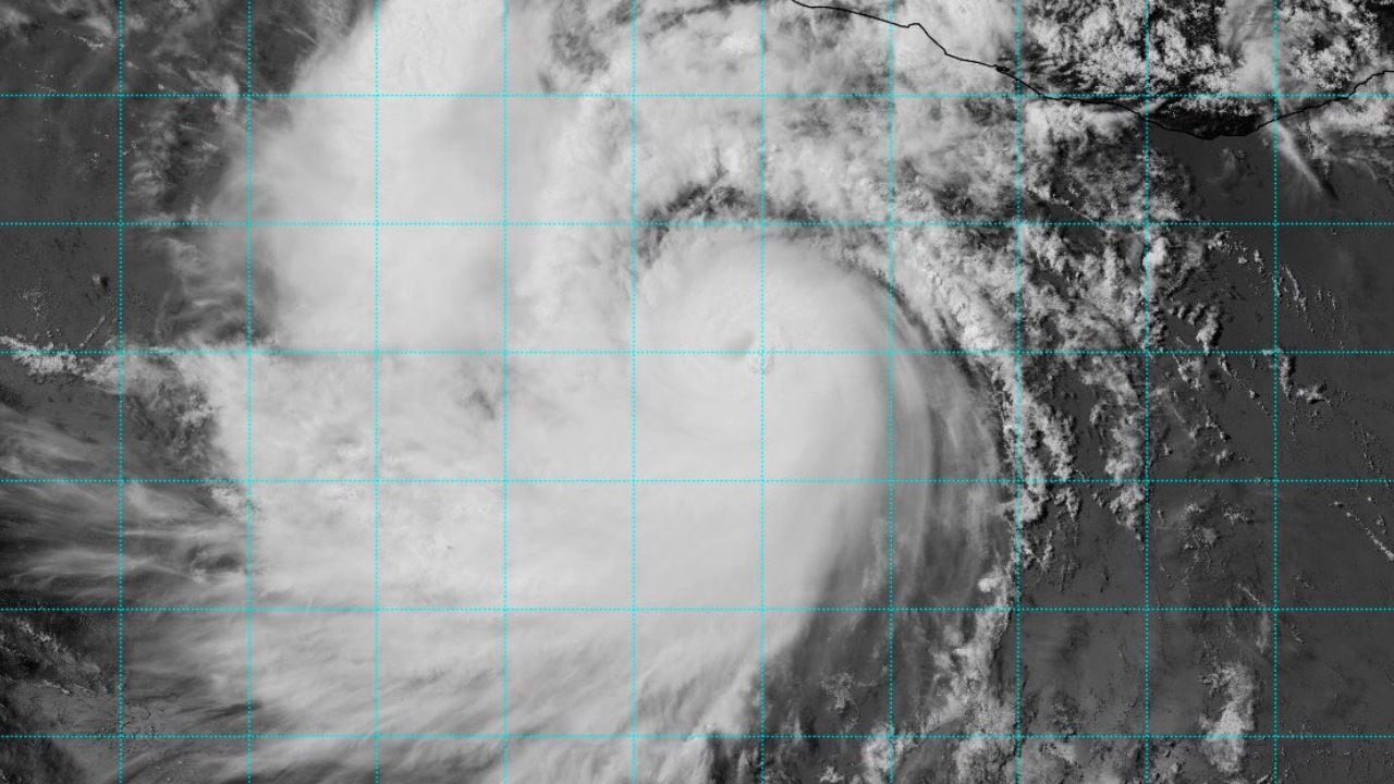 La tormenta tropical, pasó a ser un huracán y México sufre las consecuencias de su paso