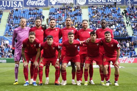 Equipo titular del Sevilla FC en la Liga de España 2023-2024.