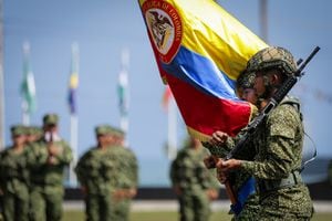 En la Base de Entrenamiento de Infantería de Marina en Coveñas, Sucre, un destacamento de 60 mujeres del pelotón de infantería marcó un hito al realizar por primera vez en la historia de la Armada Nacional de Colombia el solemne juramento a la bandera. Foto Colprensa.