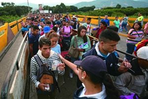 Migrantes venezolanos en Colombia, llegan por el puente internacional Simon Bolivar.
Foto: Esteban Vega la-Rotta.
Febrero 8 de 2018