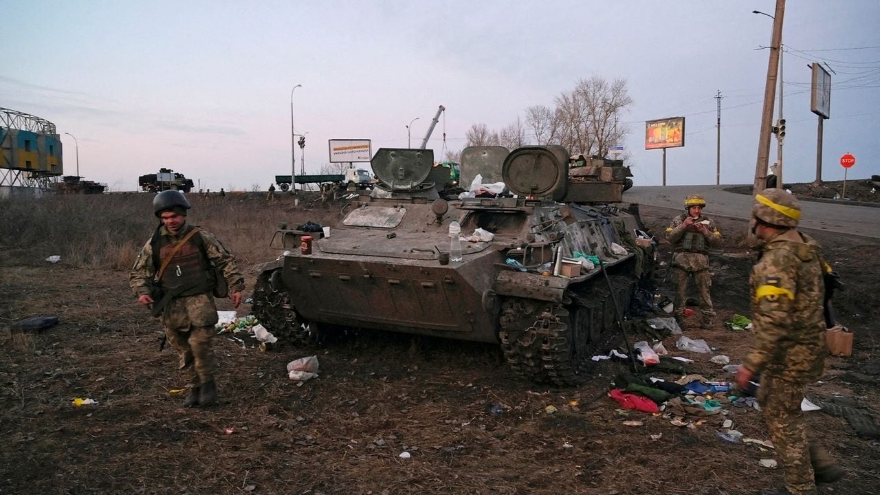 Vehículos militares rusos destruidos en Ucrania