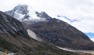 El Huascarán en Perú, es la montaña más alta de ese país