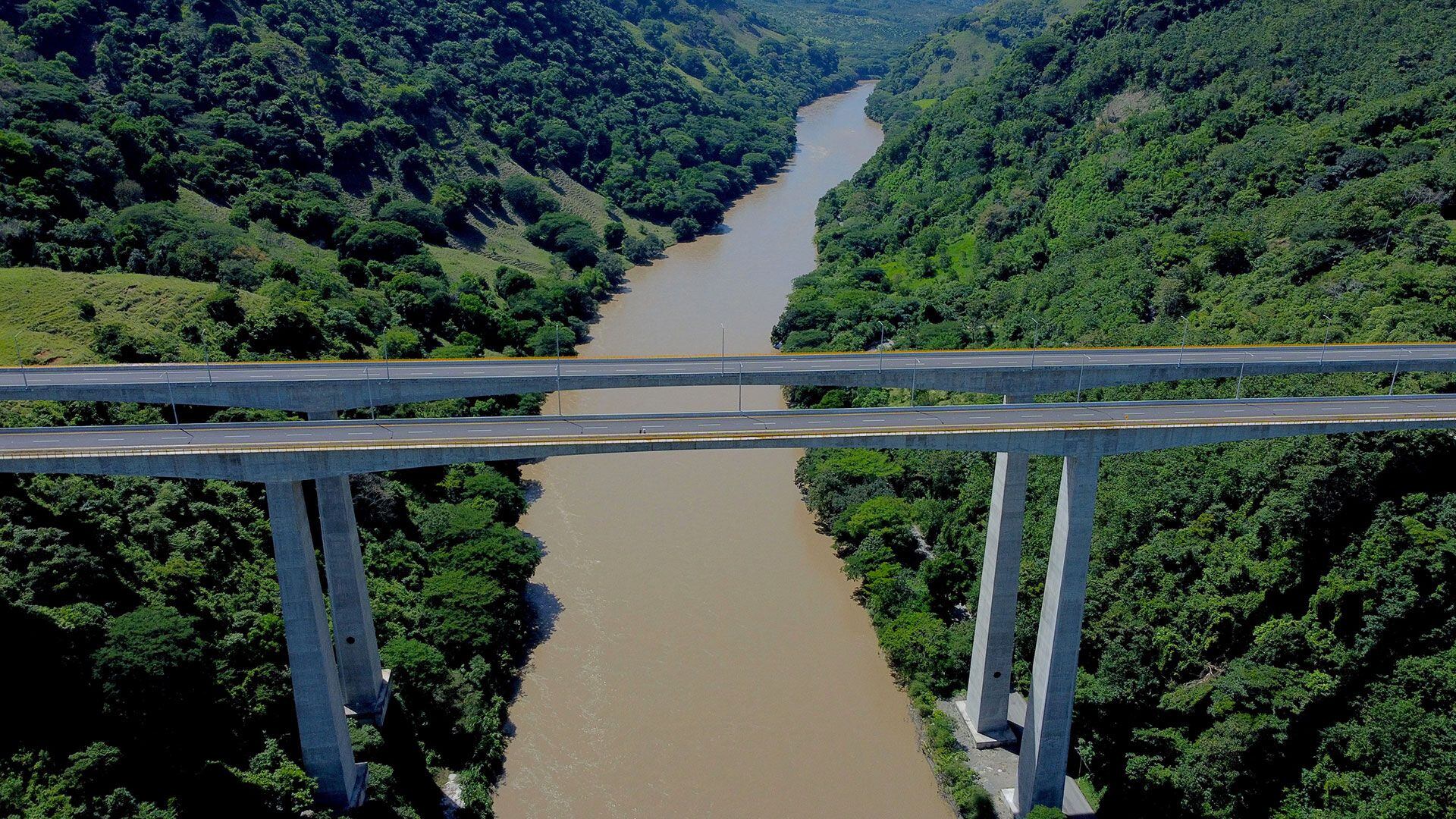 Puente sobre el río Cauca, obra del proyecto vial 4G, Conexión Pacífico 2.