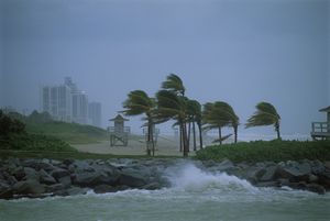 Ciclón tropical Bonnie tiene en alerta a Colombia