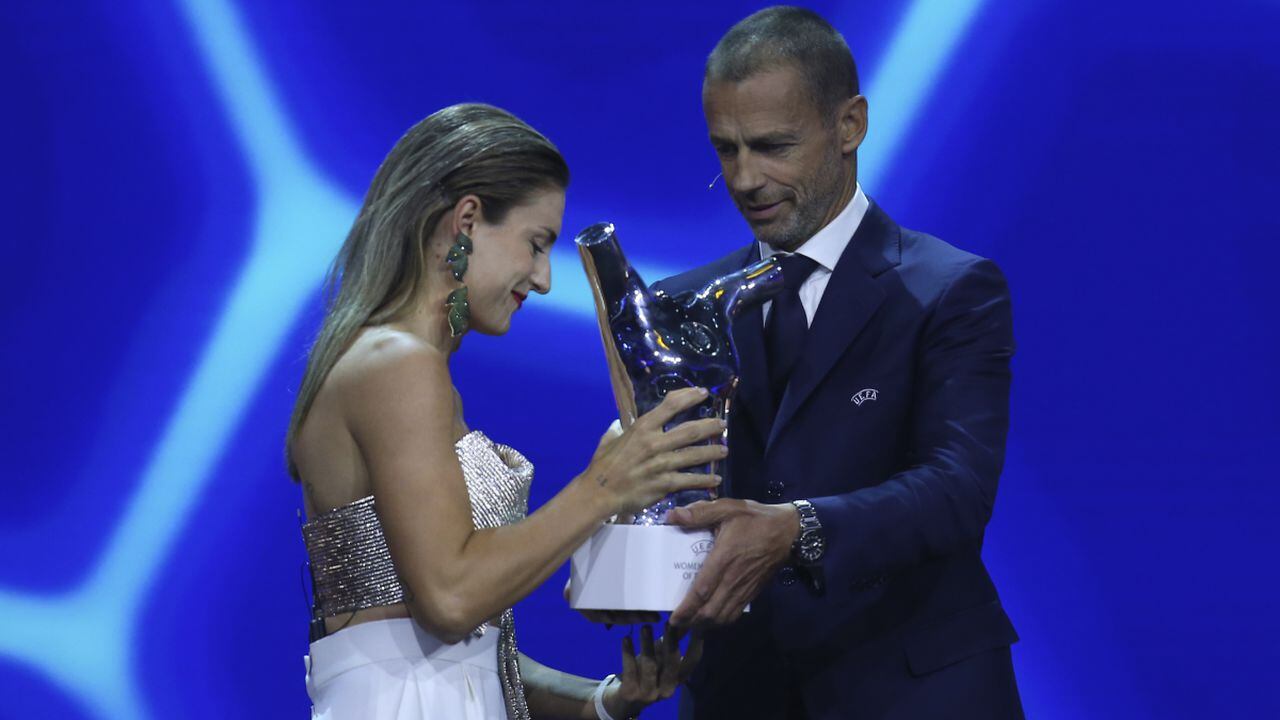 Barcelona's Alexia Putellas, left, is given her trophy from UEFA president Aleksander Ceferin as women's player of the year during the soccer Champions League draw ceremony in Istanbul, Turkey, Thursday, Aug. 25, 2022. (AP/Emrah Gurel)