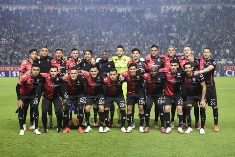 Atlas's players pose for a picture before their Mexican Apertura 2021 tournament first leg final football match against Leon at the Nou Camp stadium in Leon, Guanajuato state, Mexico, on December 9, 2021. (Photo by PEDRO PARDO / AFP)