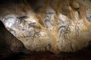 Panel de caballos de la Cueva de Pont d'Arc (copia de la cueva de Chauvet).