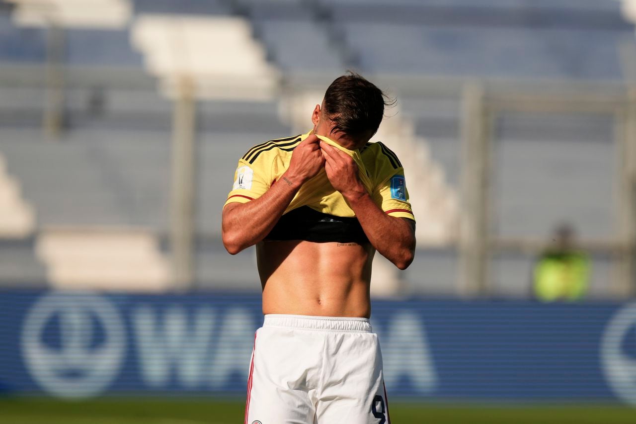 Colombia's Tomas Angel reacts after missing a chance to score against Slovakia during a FIFA U-20 World Cup round of 16 soccer match at the Bicentenario stadium in San Juan, Argentina, Wednesday, May 31, 2023. (AP Photo/Natacha Pisarenko)