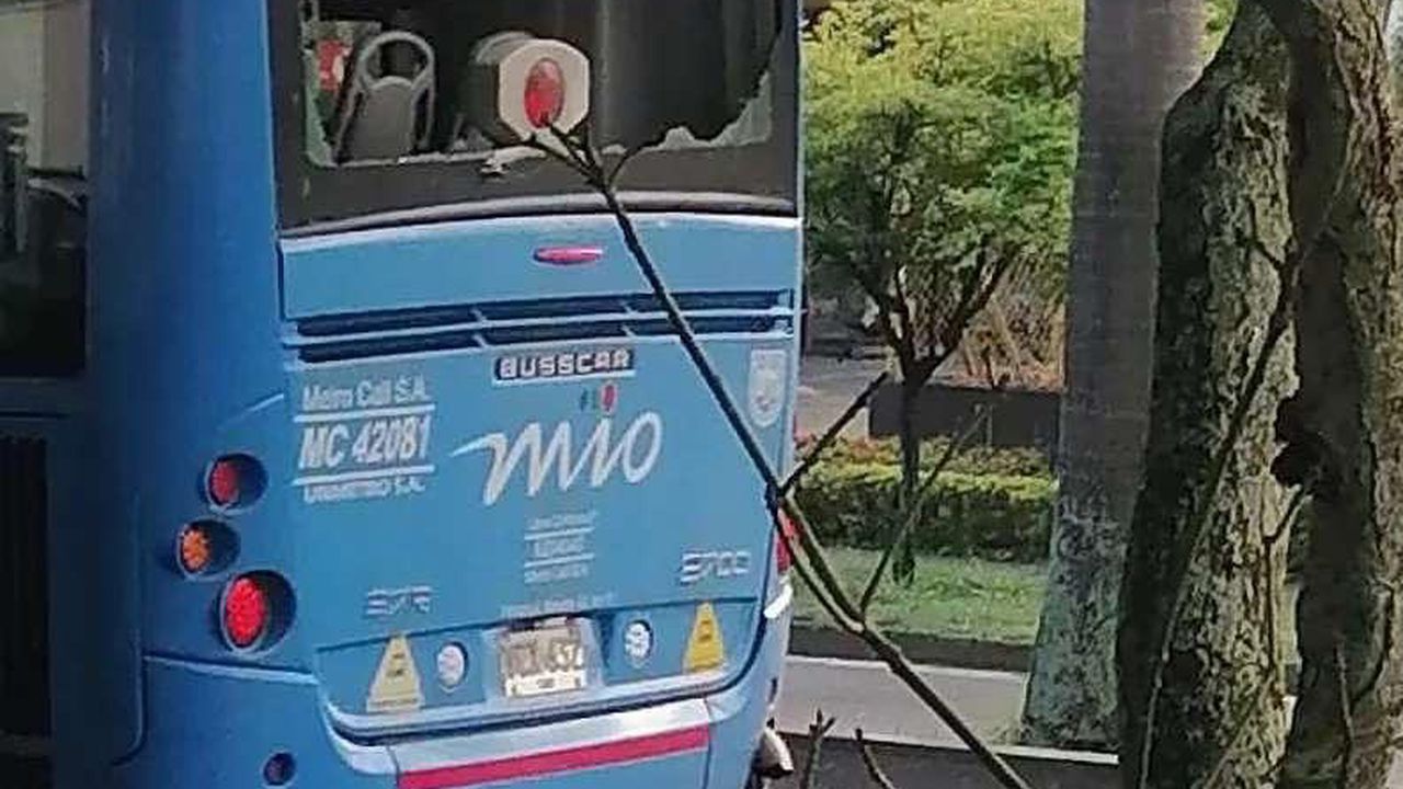 Atención, desconocidos vandalizan varios buses del MIO en Cali