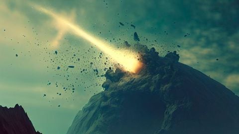 Meteorito chocó contra una montaña y la partió en dos.