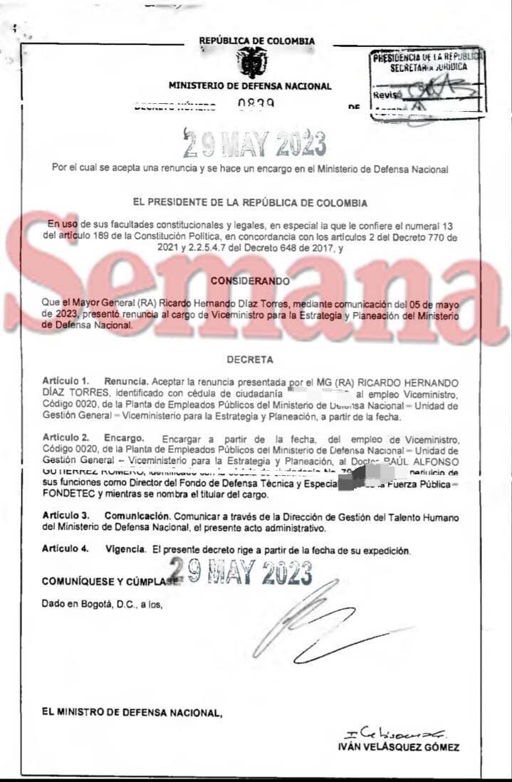 SEMANA conoció el decreto donde se acepta la renuncia del viceministro de defensa, Ricardo Díaz Torres.