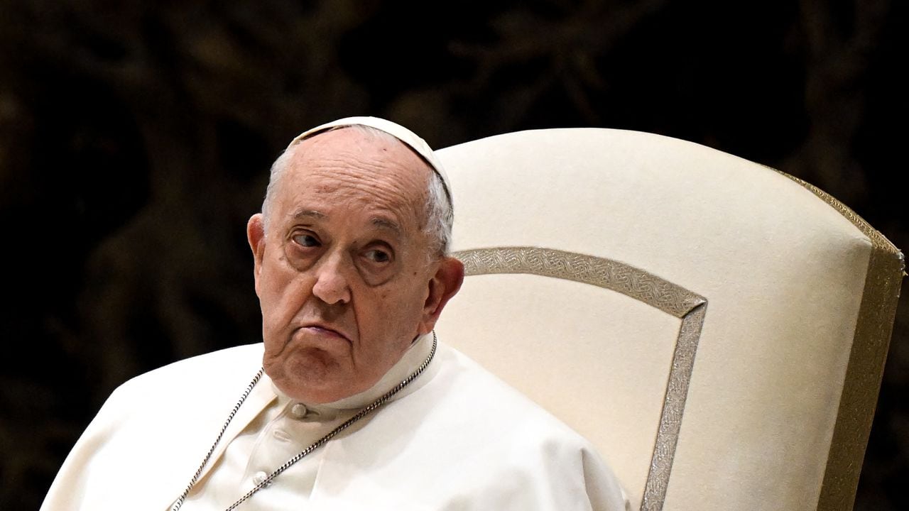 Pope Francis reveals the illness that forced him to cancel his meetings and prevent him from reading