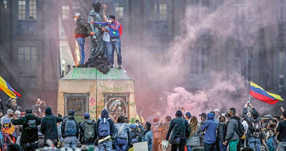 En Bogotá, varias de las marchas han terminado en actos de vandalismo y en enfrentamientos entre los manifestantes y la fuerza pública. 