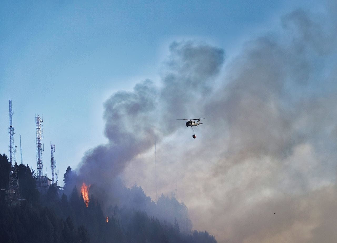 Incendio forestal en los cerros orientales en Bogotá