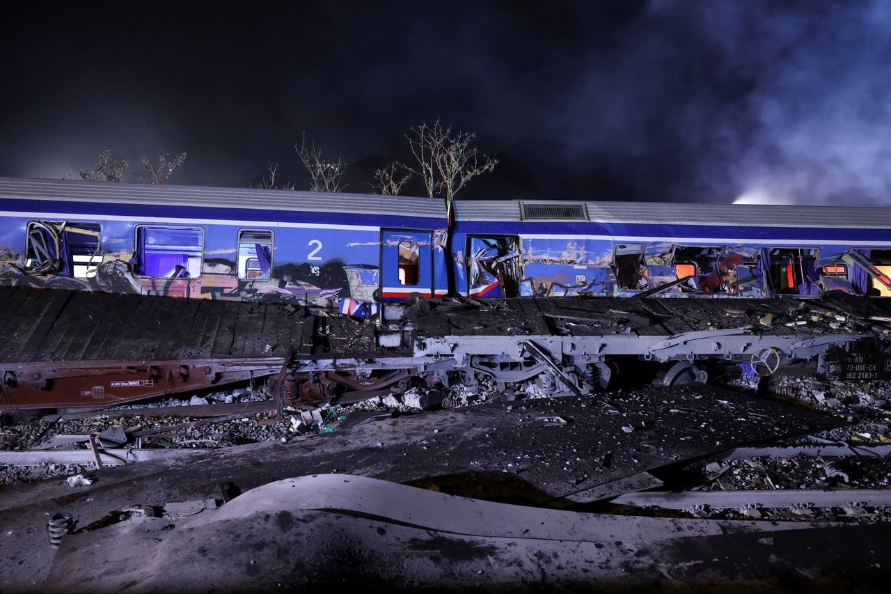 En imágenes  choque mortal de trenes en Grecia.