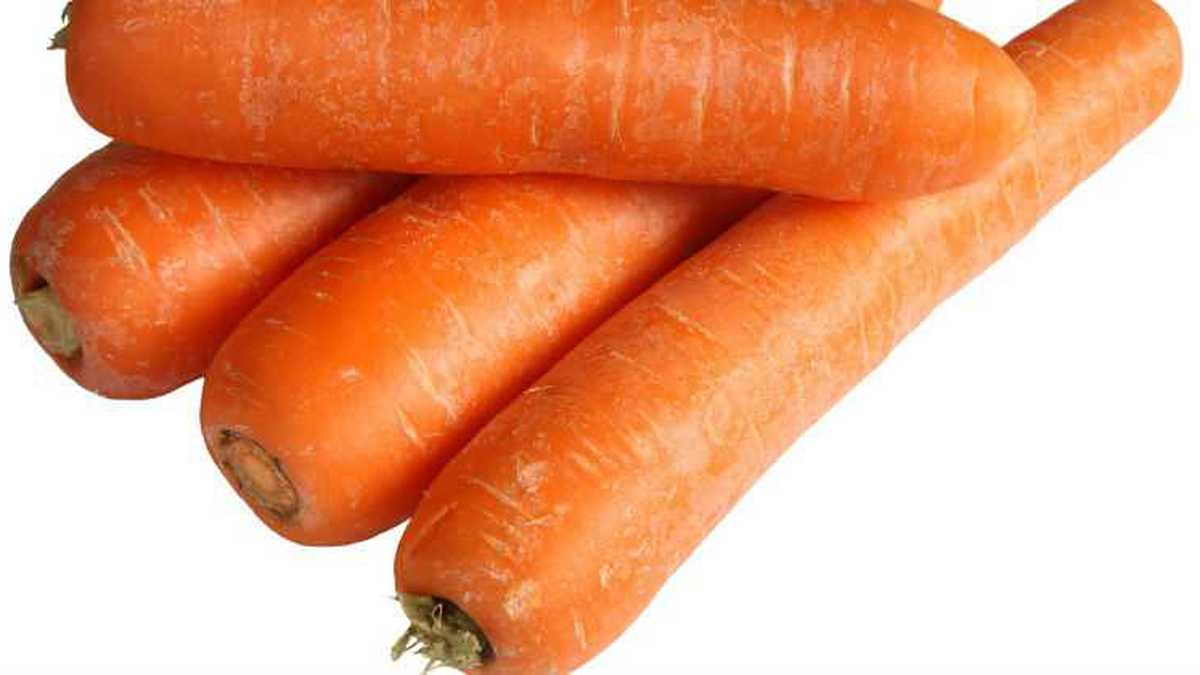 La zanahoria aporta fibras útiles y betacarotenos antioxidantes para la salud bucal. 