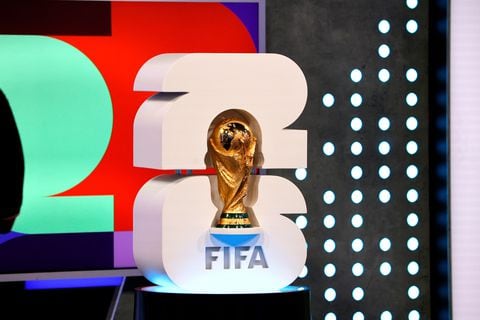 Trofeo del ganador de la Copa Mundial de la FIFA en el anuncio del calendario de partidos de la Copa Mundial de la FIFA 2026 el 4 de febrero de 2024 en Miami, Florida. (Foto de Eva Marie Uzcategui - FIFA/FIFA vía Getty Images)