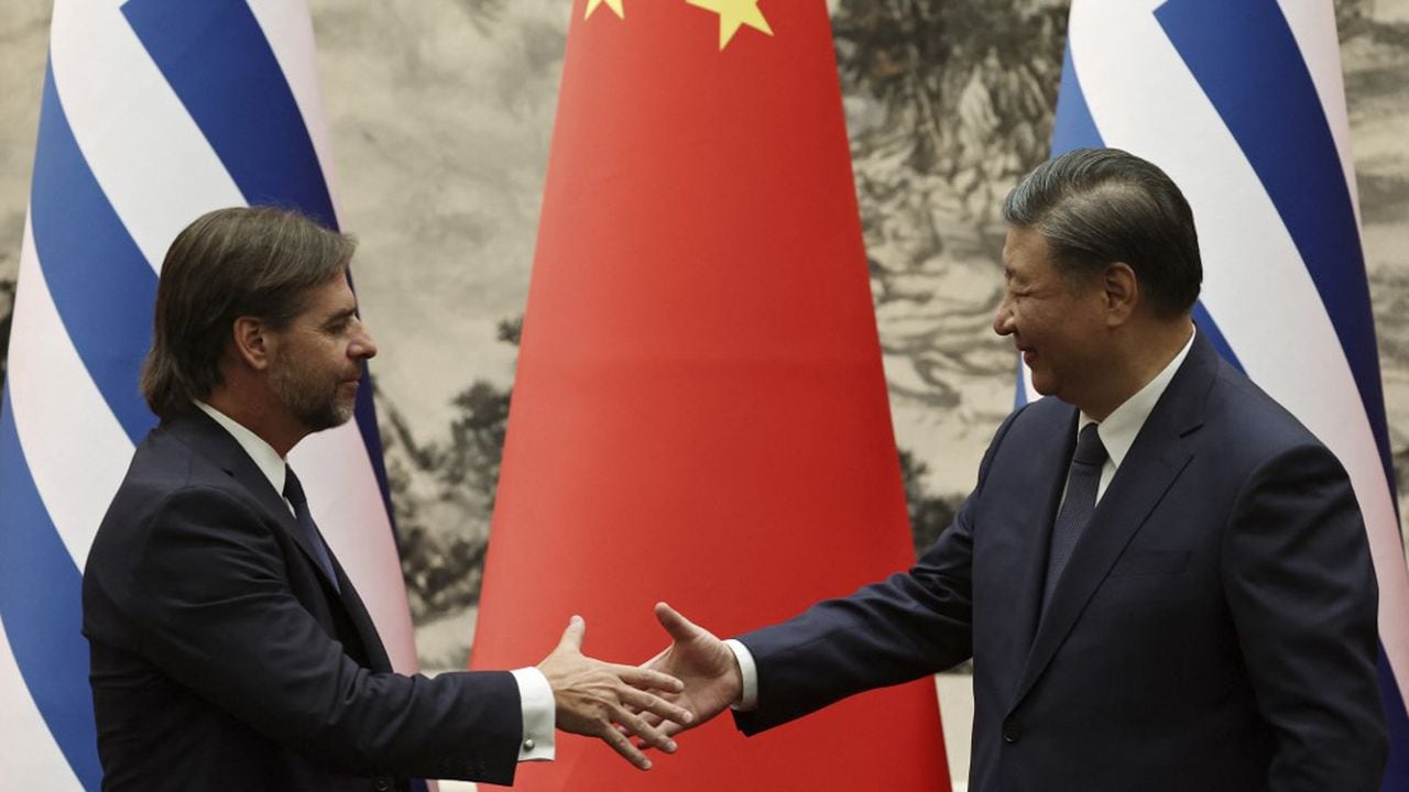 China y Uruguay anunciaron este miércoles que avanzan hacia una asociación de libre comercio bilateral tras una reunión del presidente chino, Xi Jinping, con su homólogo uruguayo, Luis Lacalle Pou, en Pekín.