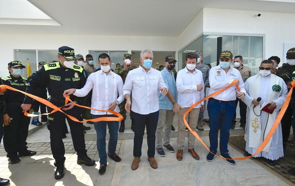 Iván Duque presidente de Colombia inauguración nueva estación de Policía en Cartagena.