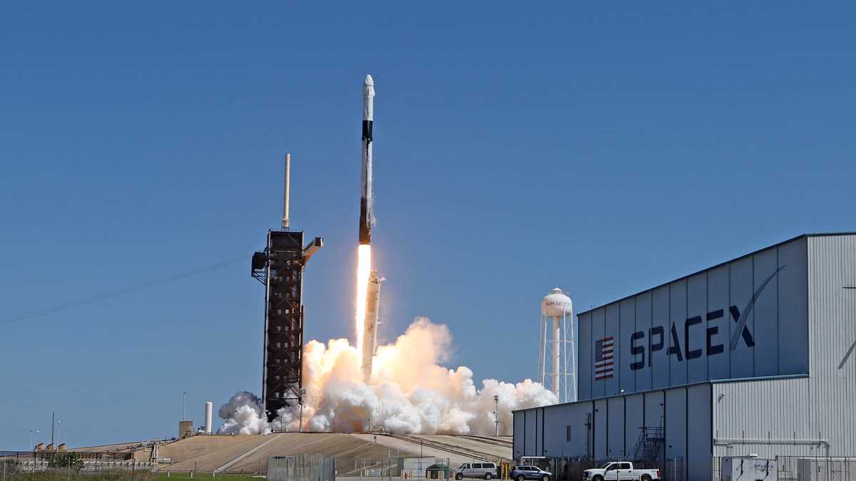 Esta vez es la compañía Axiom Space la que organizó el viaje, en colaboración con SpaceX y la NASA, retribuida por el uso de su estación. (Photo by RED HUBER / GETTY IMAGES NORTH AMERICA / Getty Images via AFP)