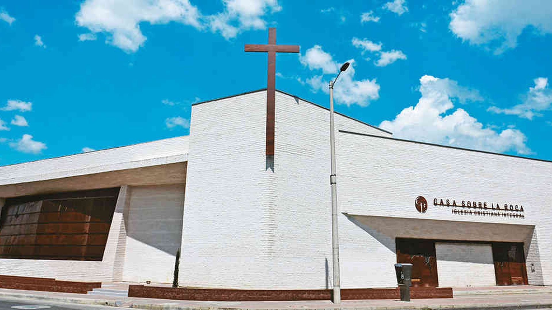 Iglesia cristiana Casa sobre la Roca y su impacto en Bogota