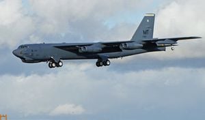 El poderoso bombardero b-52 de Estados Unidos que tiene capacidad nuclear