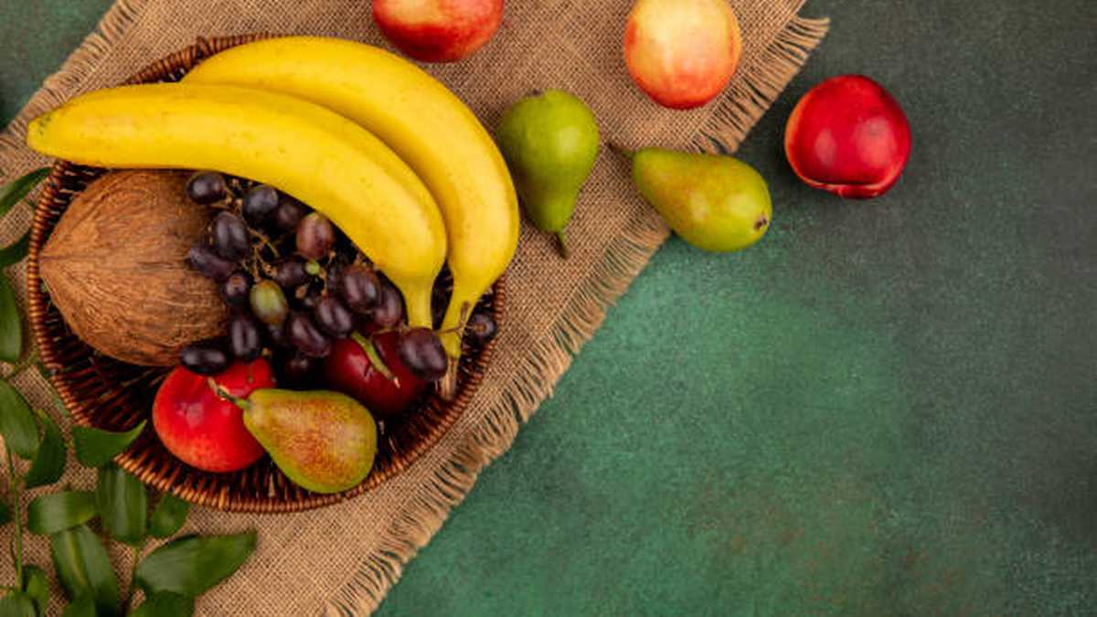 El melocotón, el kiwi, el plátano y la manzana son las frutas más alergias producen.