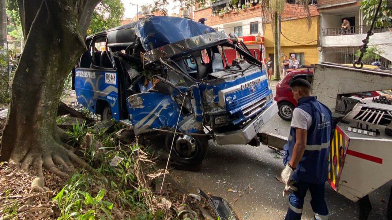 Accidente de tránsito involucró a cinco automotores en Antioquia.