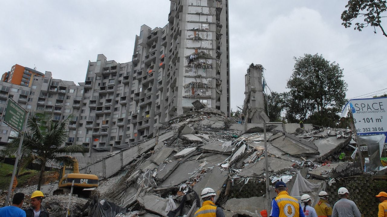 El colapso del edificio Space en Medellín encendió la controversia en torno a la creación de nuevas leyes que aumenten la vigilancia en la construcción de edificaciones.