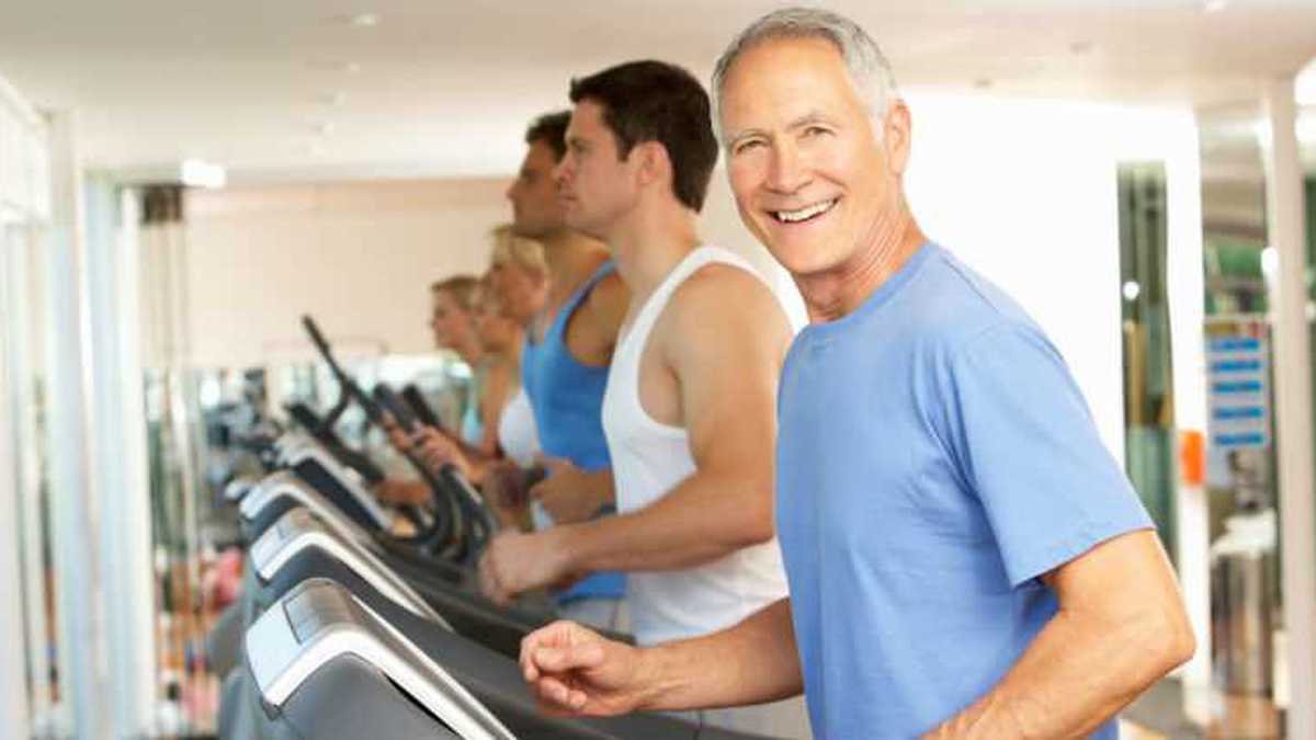 Realizar actividad física ayuda a evitar la retención de líquidos y mejorar la circulación. 