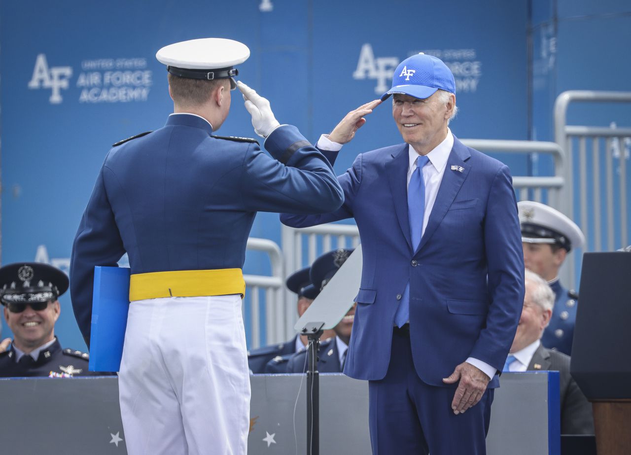 Biden en la ceremonia de graduación en la Academia de las Fuerzas Aéreas.