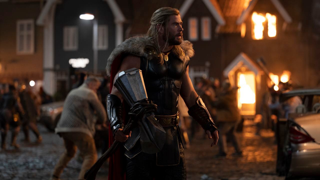 Chris Hemsworth as Thor in Marvel Studios' THOR: LOVE AND THUNDER. Foto de Jasin Boland.