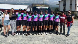 Equipo Mujeres Antioquia-Orgullo Paisa durante su participación en la Vuelta a Antioquia 2022.
