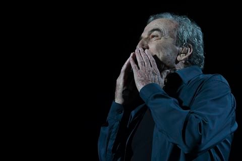 Spanish singer Jose Luis Perales performs during the last concert of his career in Montevideo, on April 24, 2022. (Photo by PABLO PORCIUNCULA / AFP)