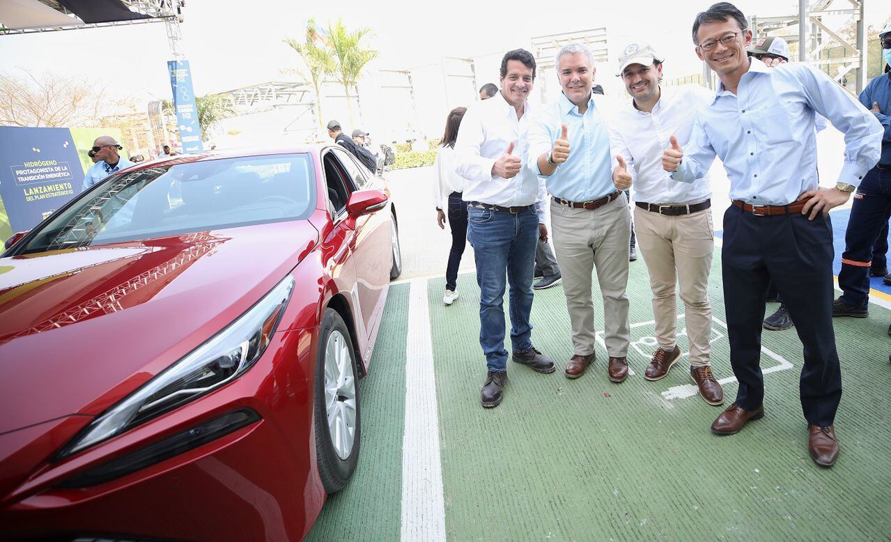 Este vehículo se convierte en el primero en Colombia y Sudamérica en funcionar con hidrógeno verde. Foto: MinEnergía - César Nigrinis