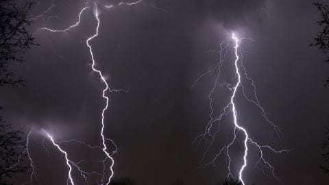 Múltiples relámpagos durante una fuerte tormenta en Jonesboro, Arkansas. Foto: Getty Images