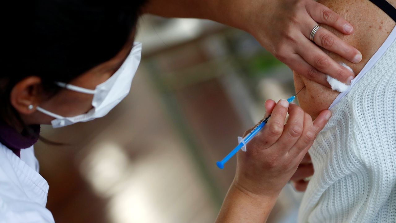 ¿Es necesario obligar a las personas a vacunarse contra el coronavirus?