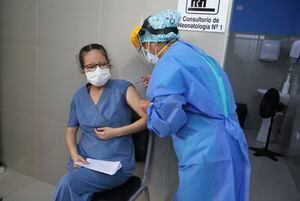 Vacunación en Perú.  (AP Foto/Martín Mejía)