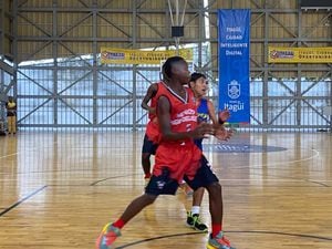 12 niños que salieron desde el municipio de Vigía del Fuerte, en el Urabá Antioqueño, para participar en un campeonato de baloncesto en Medellín.