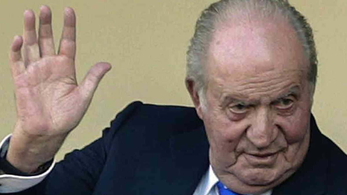 El rey emérito Juan Carlos I ha estado envuelto en escándalos sobre el manejo de millonarias sumas de dinero. 