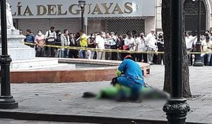 La víctima fue identificada como Édgar Escobar y fue asesinado frente a la sede de la Fiscalía de Ecuador