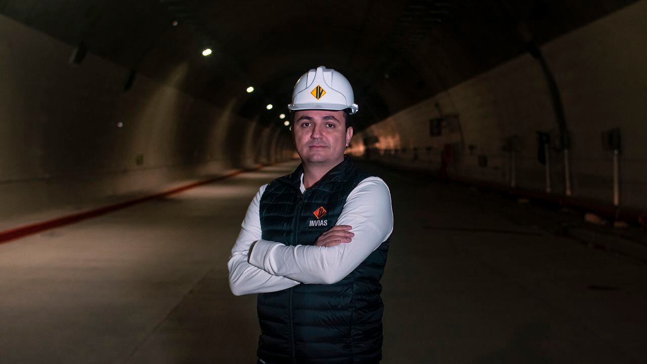 Túnel de la Línea. Director de Invías Juan Esteban Gil.