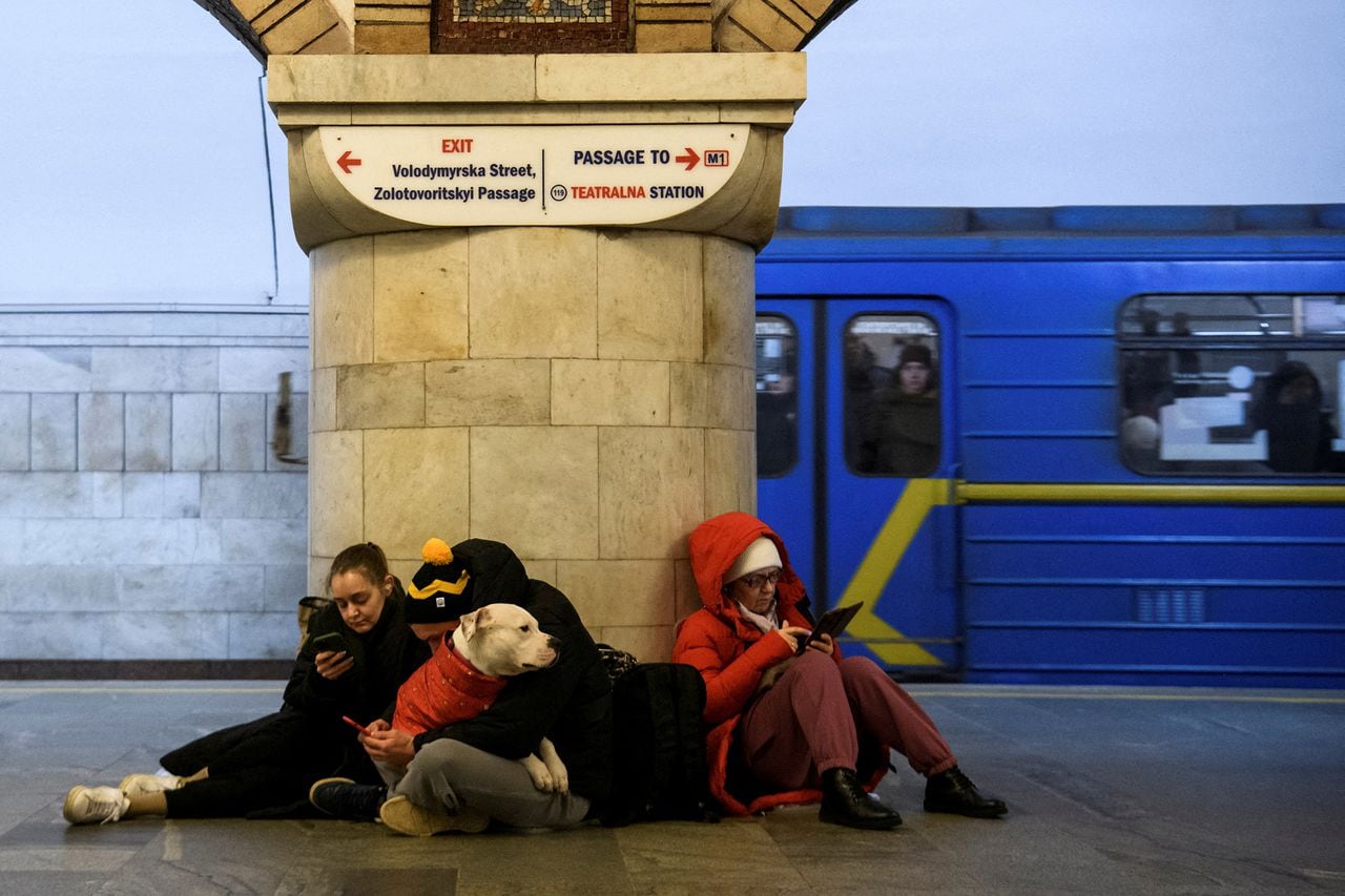 En imágenes : La vida dentro del refugio antiaéreo de la ciudad de Kyiv