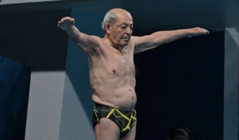 Taghi Ascari, de 100 años, en el Campeonato Mundial de Natación 2024