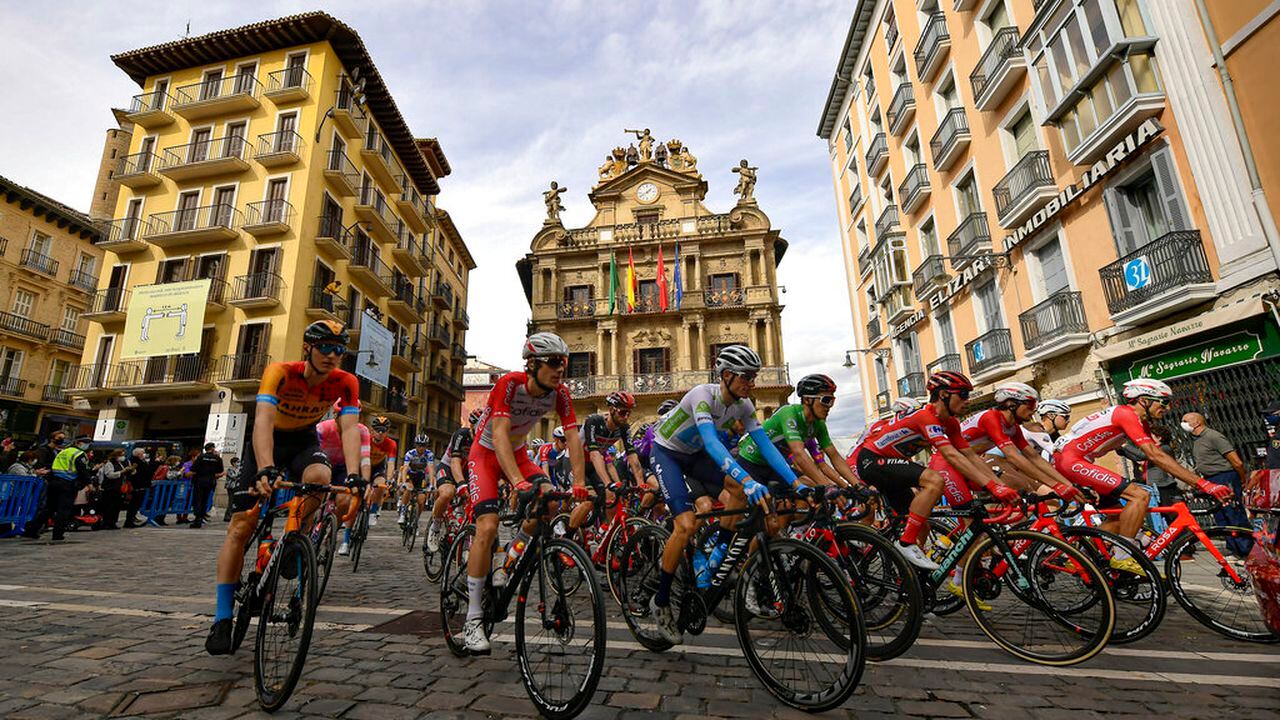 La Vuelta pack race cross in front of the City Hall at Plaza del Ayuntamiento square during the second stage of La Vuelta between Pamplona and Lekunberri, in Pamplona, northern Spain, Wednesday, Oct. 21, 2020. (AP Photo/Alvaro Barrientos)